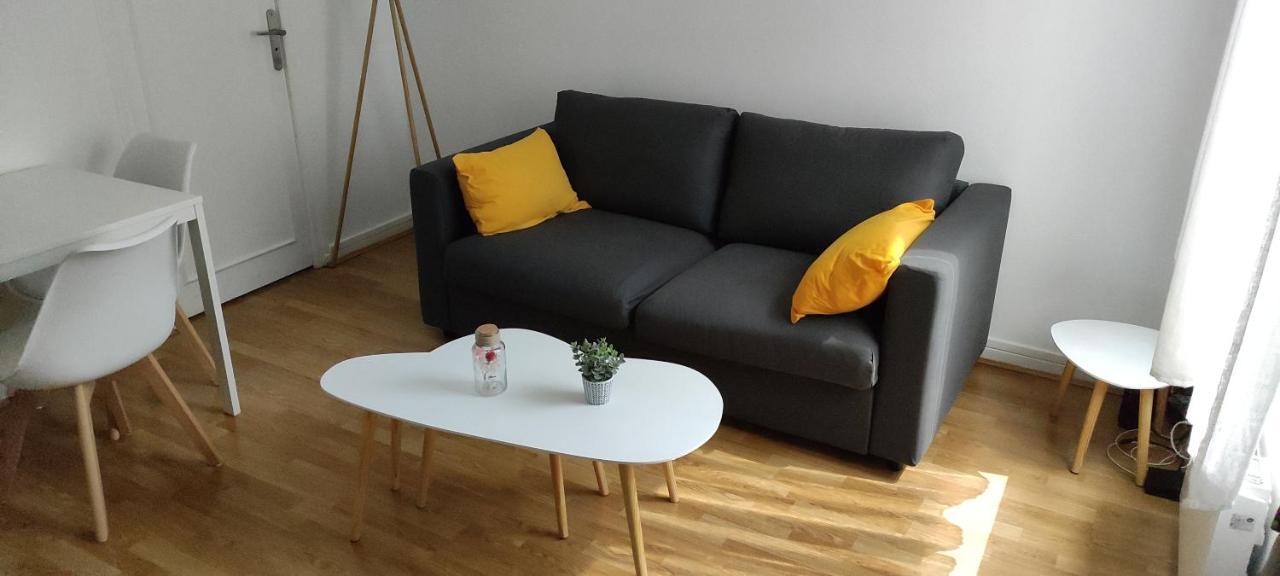Le Barbatre Apartment Reims Bagian luar foto