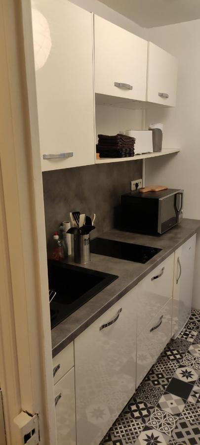 Le Barbatre Apartment Reims Bagian luar foto