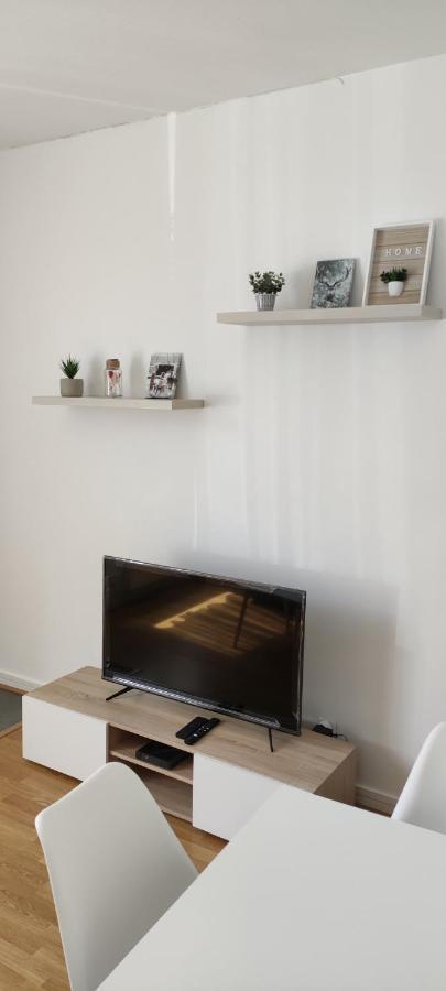 Le Barbatre Apartment Reims Bagian luar foto