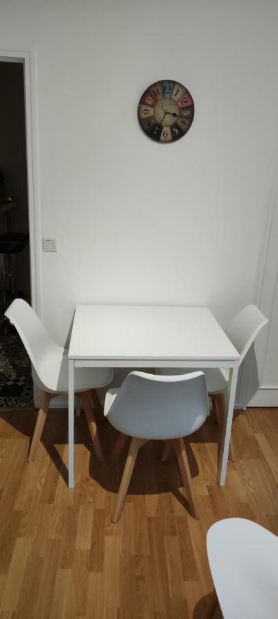 Le Barbatre Apartment Reims Bagian luar foto